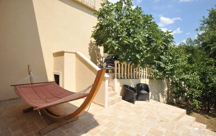 Atemberaubende Villa mit großem Pool und Garten zu verkaufen in Tivat